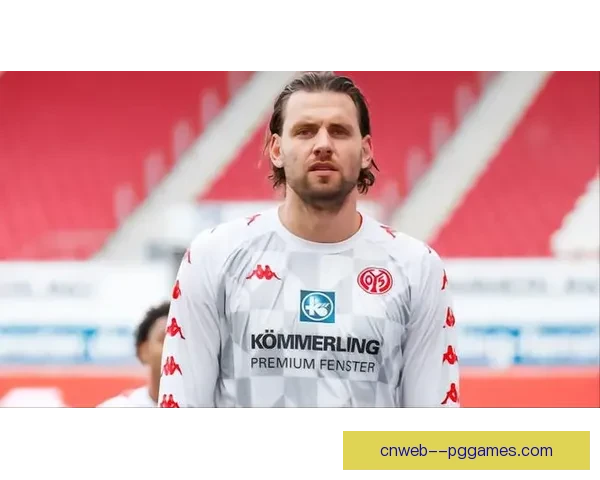 匈牙利助教亚当绍洛伊替补席突发晕厥急救处理及时